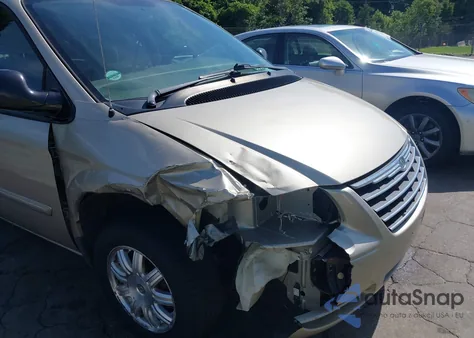 2005 Chrysler Town & Country Touring из США, поврежденный, VIN 2C4GP54L75R524450